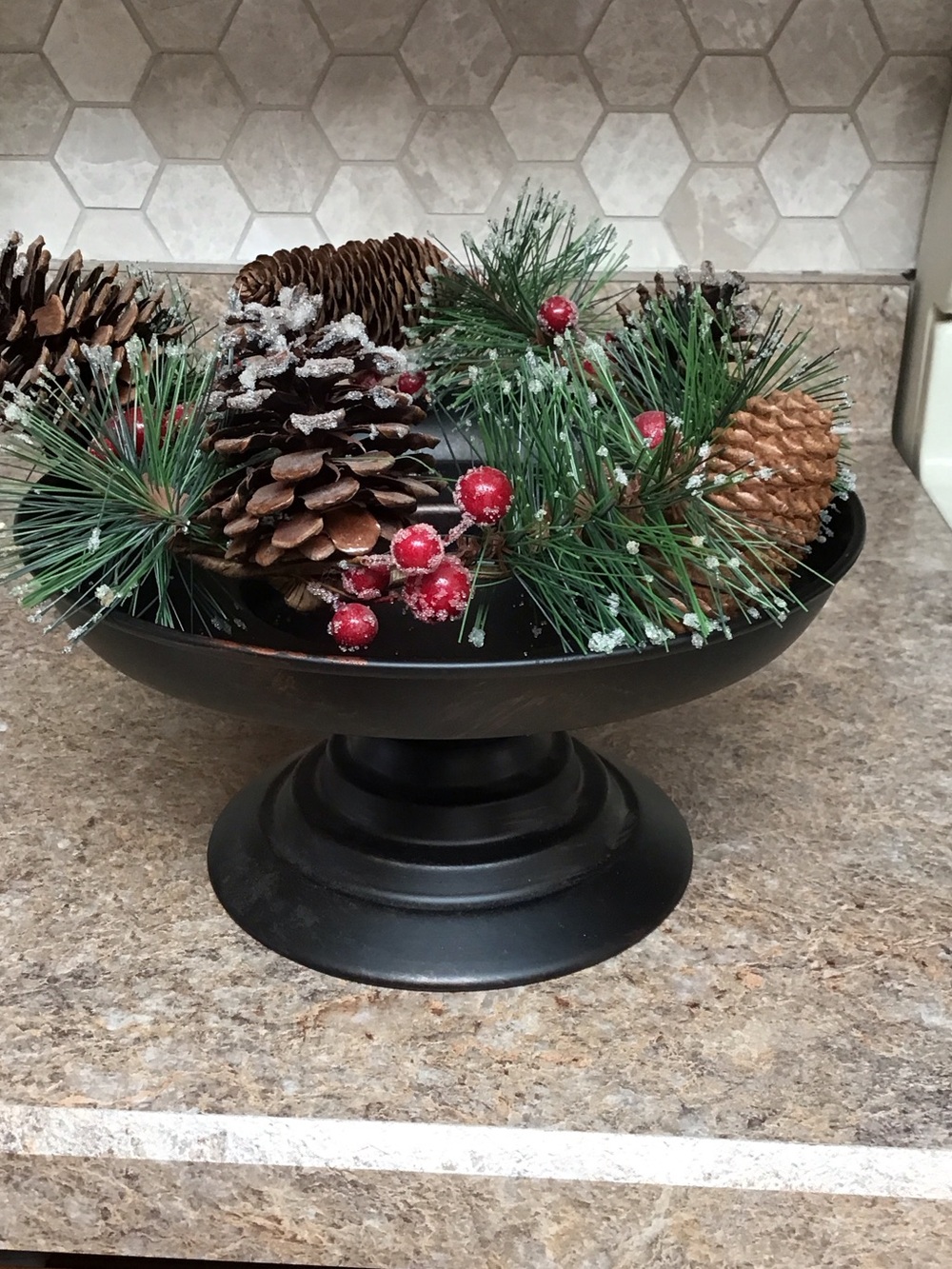 Metal candle holder w/ decorative ring